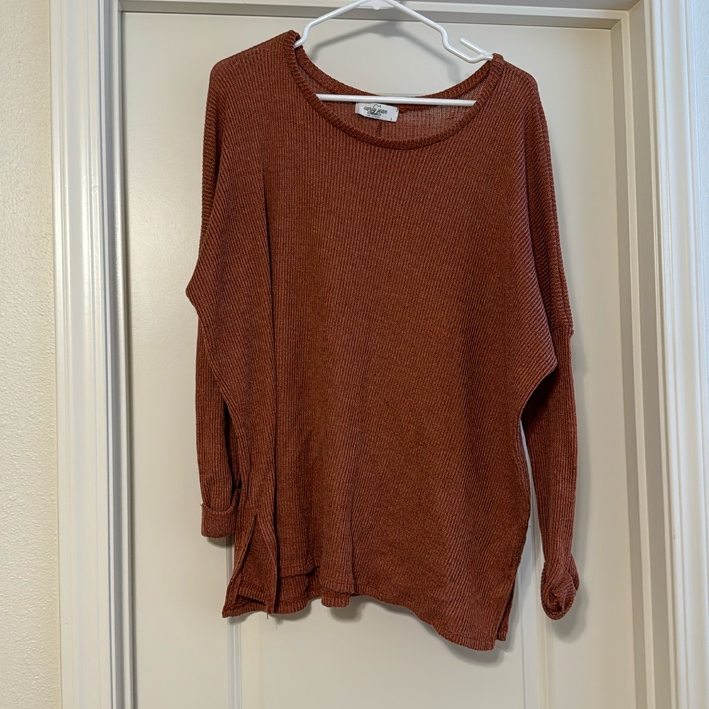 *LIKE NEW* Carly Jean LA Knit Shirt